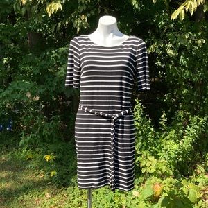 Banana Republic b/w striped lined knit dress with matching tie included size M